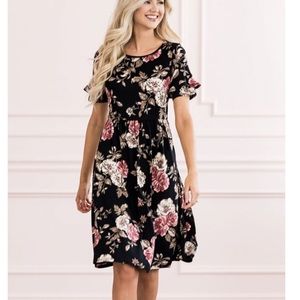 🔥Black Floral Midi Dress 🔥 STUNNING!